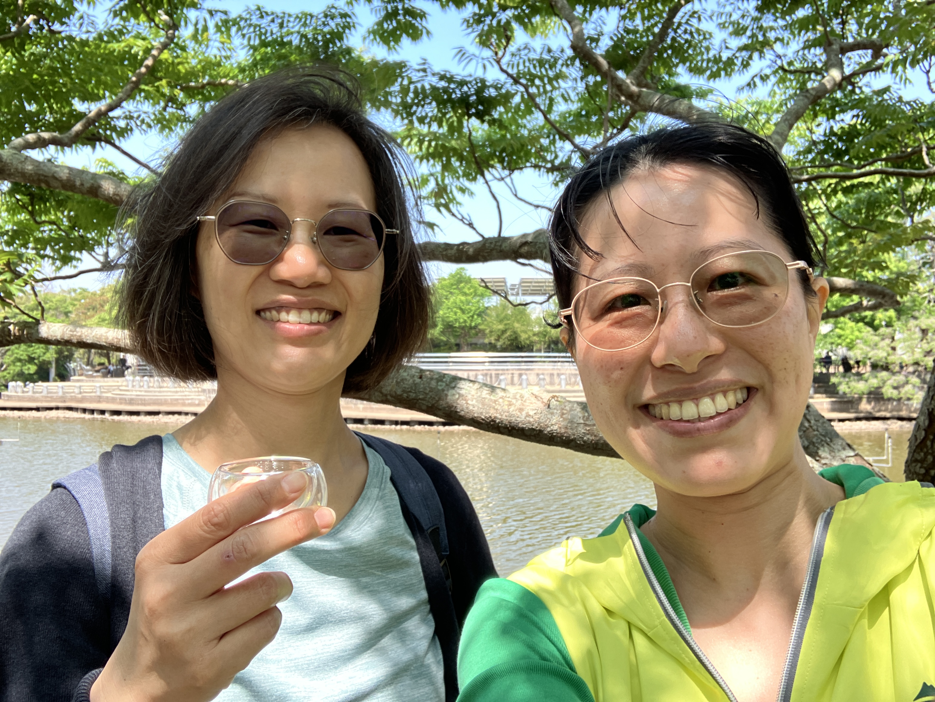 參與者與夏天合影